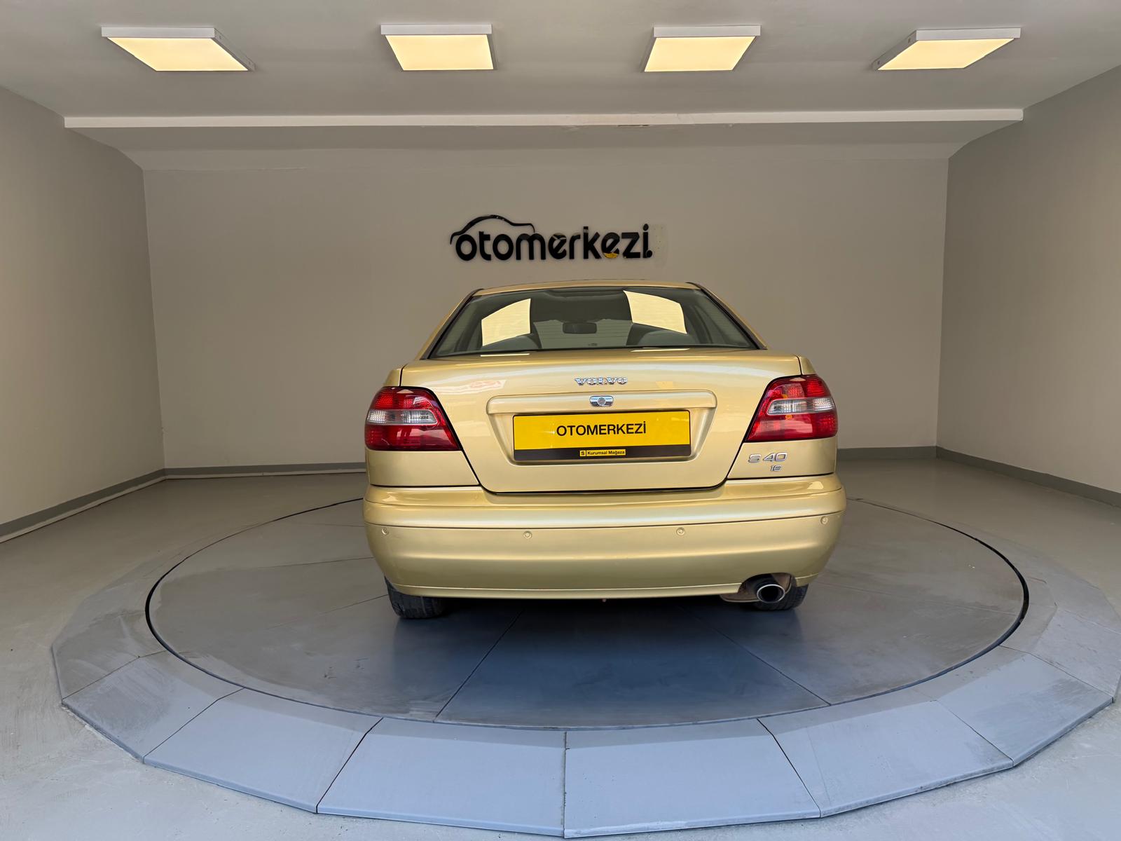 VOLVO S40 26
